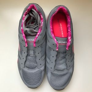 NWOT SKECHERS sneakers